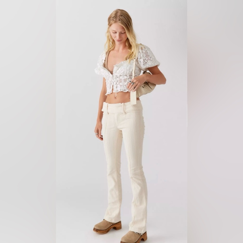 UO NWT Tony Belted Corduroy Mid Rise Flare Cream Size 8 W16-17.5” R-8” L33”